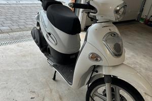 Kymco 50 people