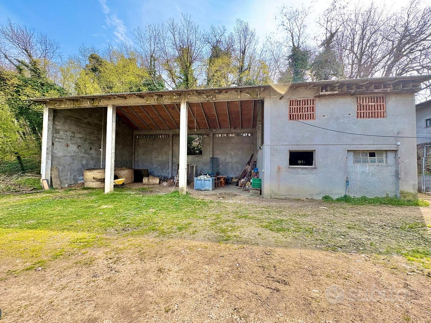Casale indipendente con 8.000 mq di terreno, stall - Vista 6