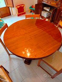 Tavolo rotondo in legno