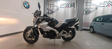 Suzuki gsr 600