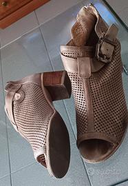 Sandali con cinturino