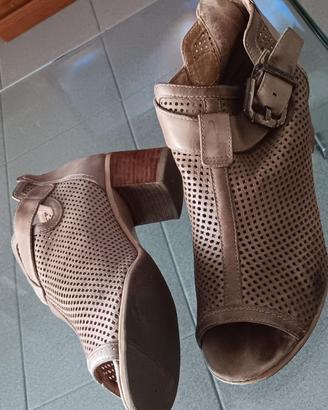 Sandali con cinturino