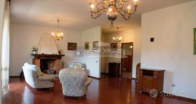 Prato S. Lucia Appartamento 6 vani, 170 mq