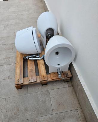 Bidet e wc sospesi cielo