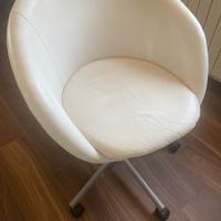 Scrivania e sedia/ poltrona