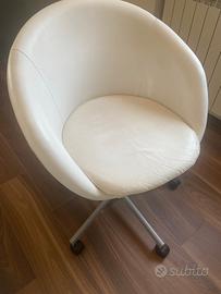 Scrivania e sedia/ poltrona