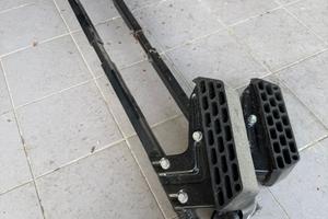 Barre portatutto per auto con mancorrenti aperti