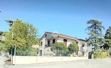 6 LOCALI A CAMPELLO SUL CLITUNNO