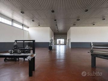 Immobile di 600 m² a Terni