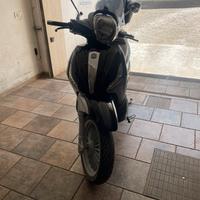 Beverly 300 ie