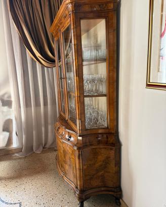 Vetrina di antiquariato