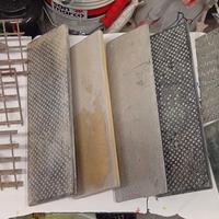 attrezzi muratore/ gratta muro a griglia 