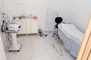 Negozio estetica nail cinese vende ativita