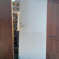 Porta bianca in plastica da interno