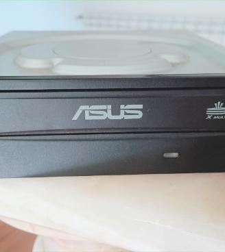 Masterizzatore DVD interno ASUS DRW-24B1ST.
