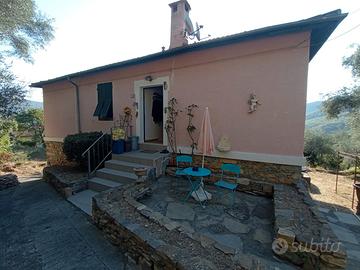 Casa indipendente con giardino
