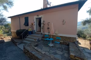 Casa indipendente con giardino