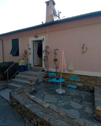 Casa indipendente con giardino