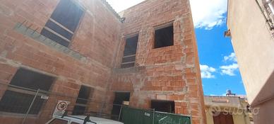 Struttura di 2 piani via Garibaldi con magazzin