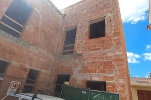 Struttura di 2 piani via Garibaldi con magazzin