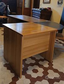 scrivania di legno