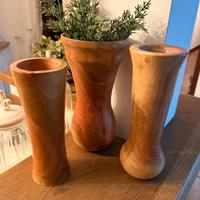 Tris di vasi in legno