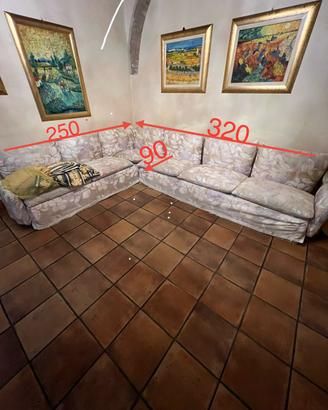 DIVANO ANGOLARE GRANDE 320x250