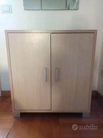 Mobile con antine in rovere sbiancato