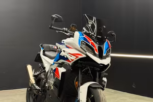 BMW M1000XR