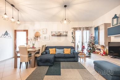 Villetta con cortile su due lati