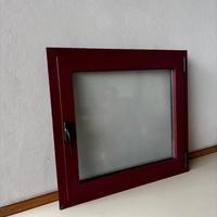 Finestra in alluminio (filo muro)