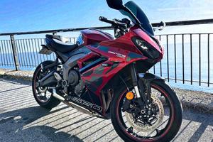 Moto Triumph Daytona 660