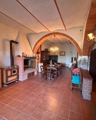 Casa indipendente di 360 m² con più di 5 locali a 
