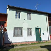 CASA DI CORTE A VINZAGLIO
