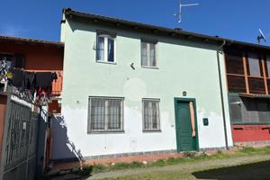 CASA DI CORTE A VINZAGLIO