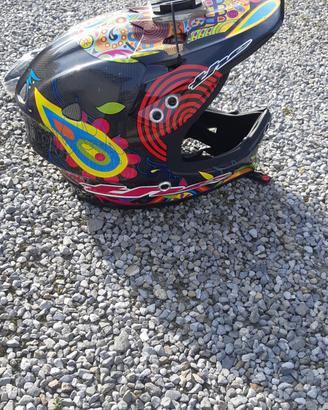 Casco carbonio THE skull