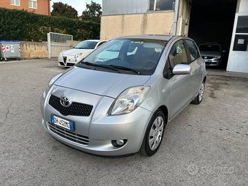 Toyota Yaris 1.3 5 porte cambio Automatico 123000k
