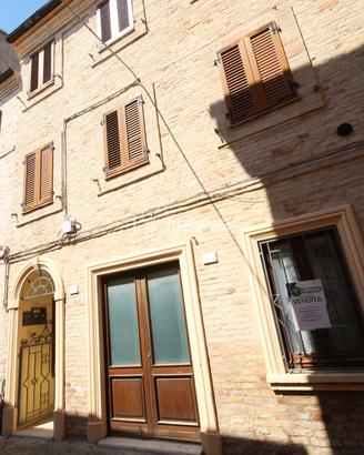 CASA SINGOLA INTERAMENTE RISTRUTTURATA