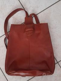 Zaino marrone con doppia bretella