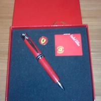 Penna e spilla Ferrari Campionato F1 2002