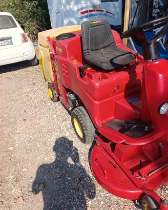 Trattorino tagliaerba Ferrari