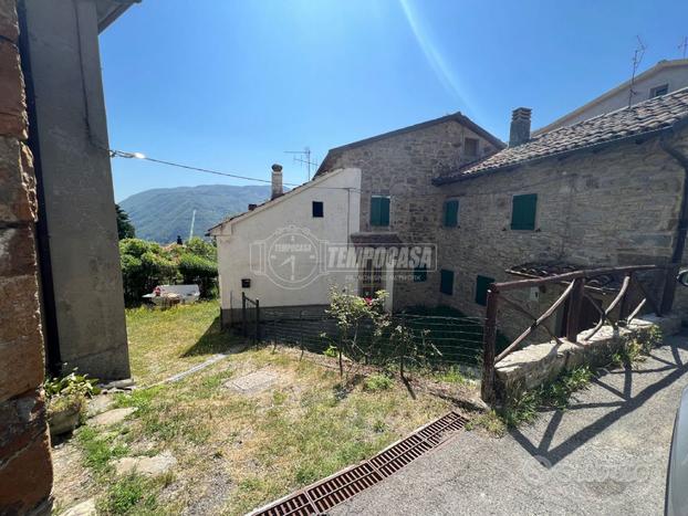 CASA VICINO AL LAGO INDIPENDENTE SU TRE LATI