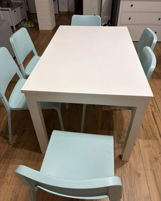Tavolo bianco ikea allingabile con sedie