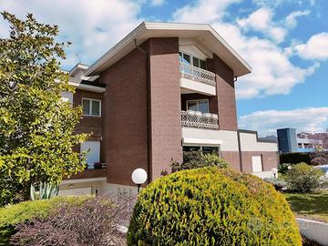 Villa bifamiliare in zona centrale