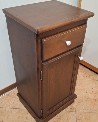 Mobiletto in legno
