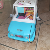 Camper dei cuccioli di Barbie