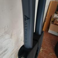 due portabici da tetto marca ALTHURA