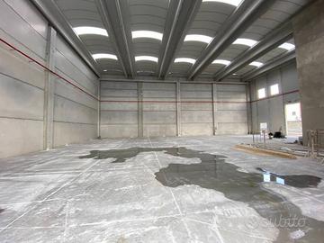 Immobile di 2000 m² con 1 locale a Marigliano