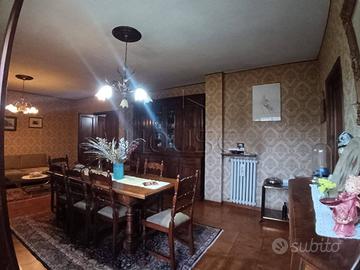 Appartamento di 120 m² con 4 locali e box auto a C