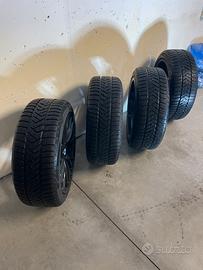 Pneumatici invernali 225/45 R18 Pirelli sottozero